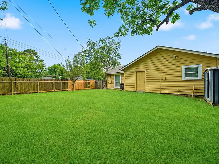 1413 George St — Photo 11