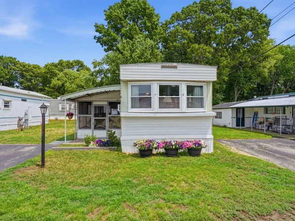 7 Liberty Dr, Attleboro, MA 02703