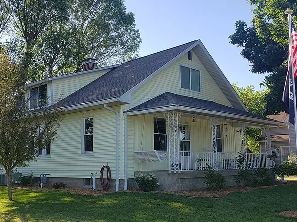 207 S Douglas St, Saint Jacob, IL 62281