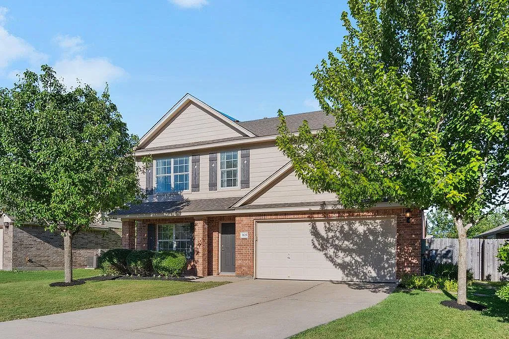 3 bed, 2.5 bath, 2088 sqft, $2,450 — Photo 3