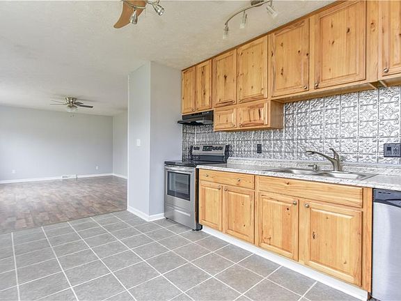 3rd image of 5684 Stanford Ave