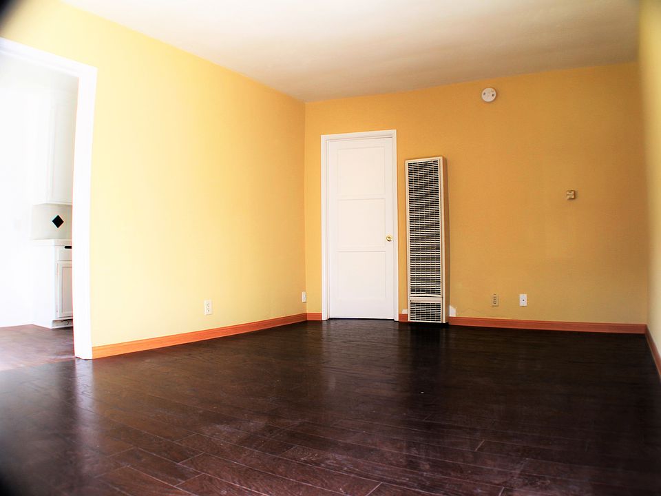 1st image of 9255 Woodman Ave APT 6