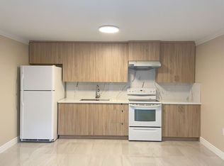 6077 Buchanan St, Burnaby, BC V5B2S3