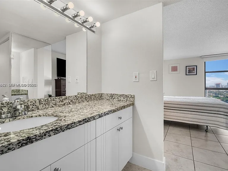 3625 N Country Club Dr #Penthouse 2 — Photo 14