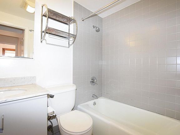 5th image of 424 Henry St APT 2