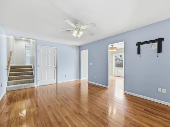 (undisclosed Address), Agawam, MA 01001