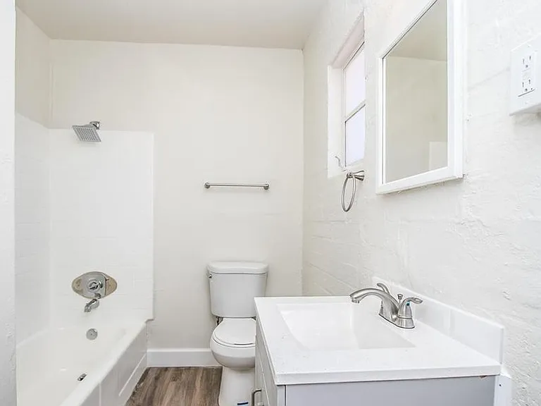 425 N 17th Dr #2-B — Photo 5