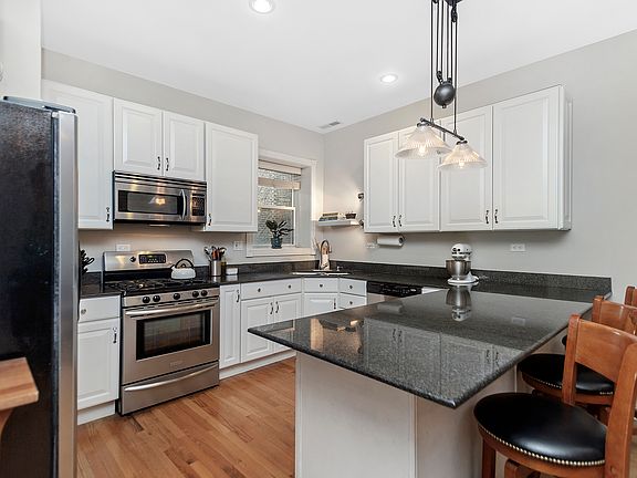 5th image of 4718 N Kenmore Ave #1