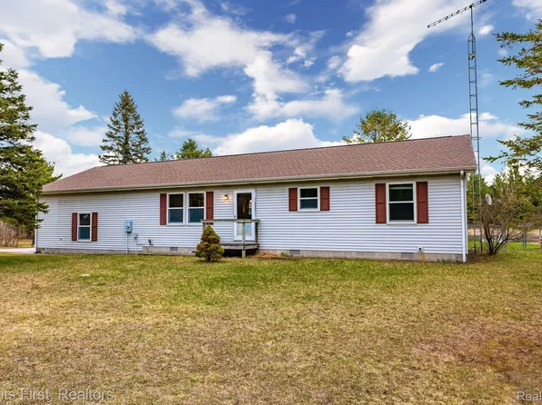 751 S Lorenz Rd, Tawas City, MI 48763