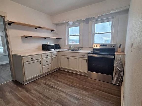 3rd image of 113 S Highland Ave