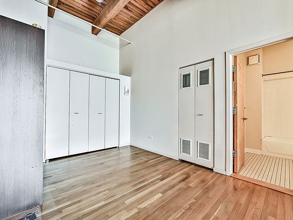 3rd image of 1727 S Indiana Ave APT 306