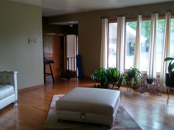 2nd image of 15239 Ingleside Ave