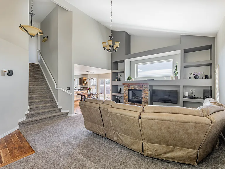 4722 Sutton St — Photo 8