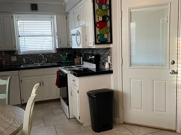 1364 Fox Hollow St — Photo 11