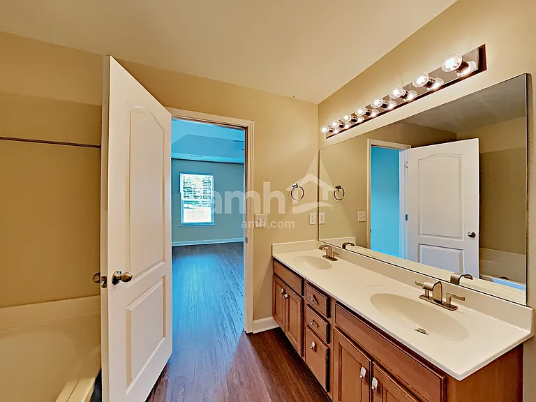 982 Acadia Ct — Photo 11