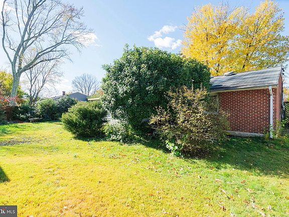 4th image of 4817 Upland Dr