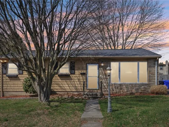 37 Pleasant View Dr, North Providence, RI 02904