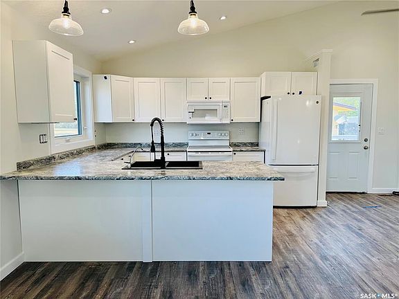 3rd image of 109 Ash STREET