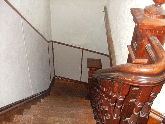 5th image of 229 W Vine St