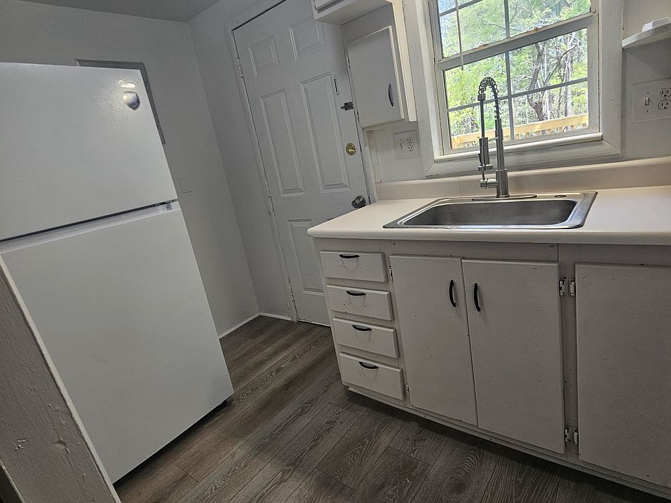 1st image of 525 Kelly Rd #A