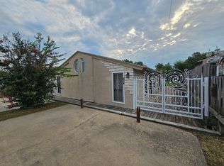 634 NW 11th St, Grand Prairie, TX 75050