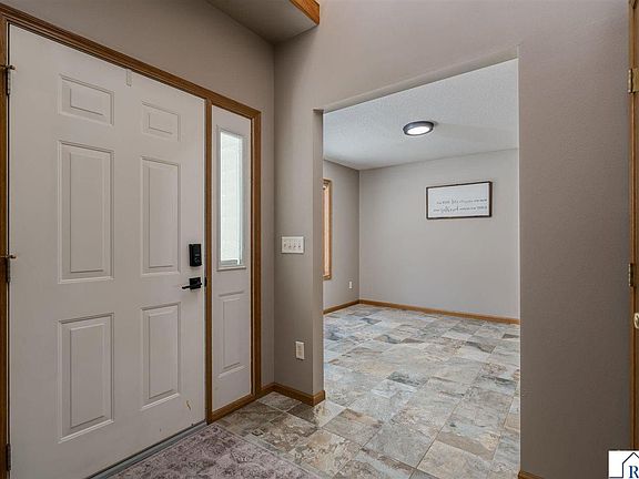 4th image of 556 Ivy Ln
