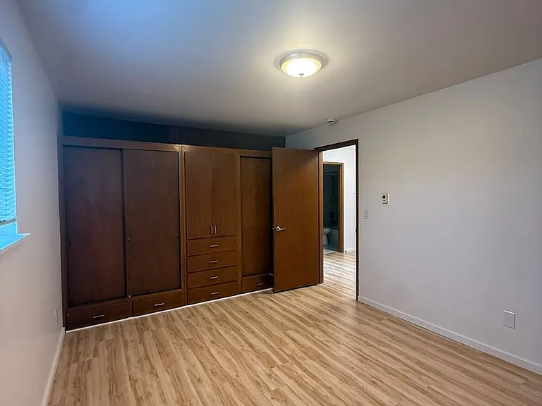 2210 Yale Ave E — Photo 12