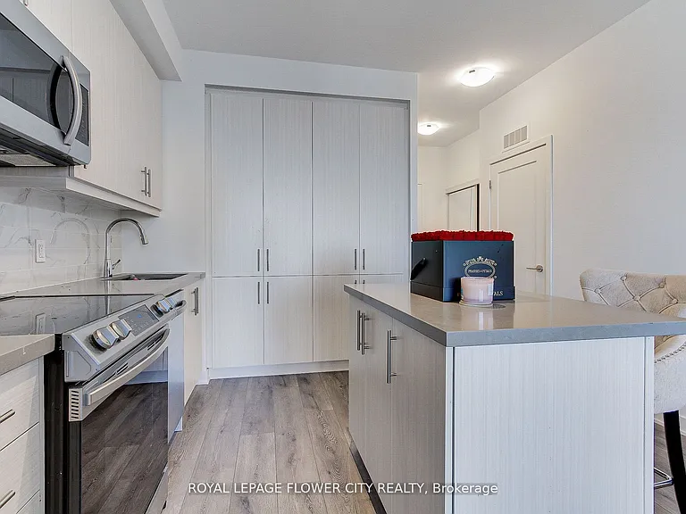 95 Oneida Cres #2305 — Photo 3