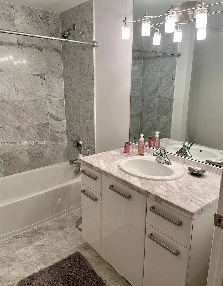 Vizcayne South Condo — Photo 3