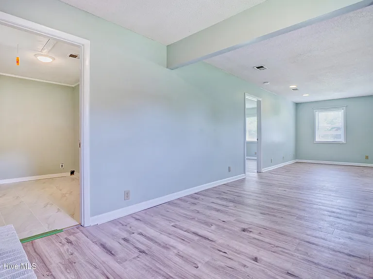 665 Hughes Rd — Photo 24
