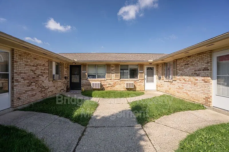 2 bed, 1.0 bath, $950 — Photo 1