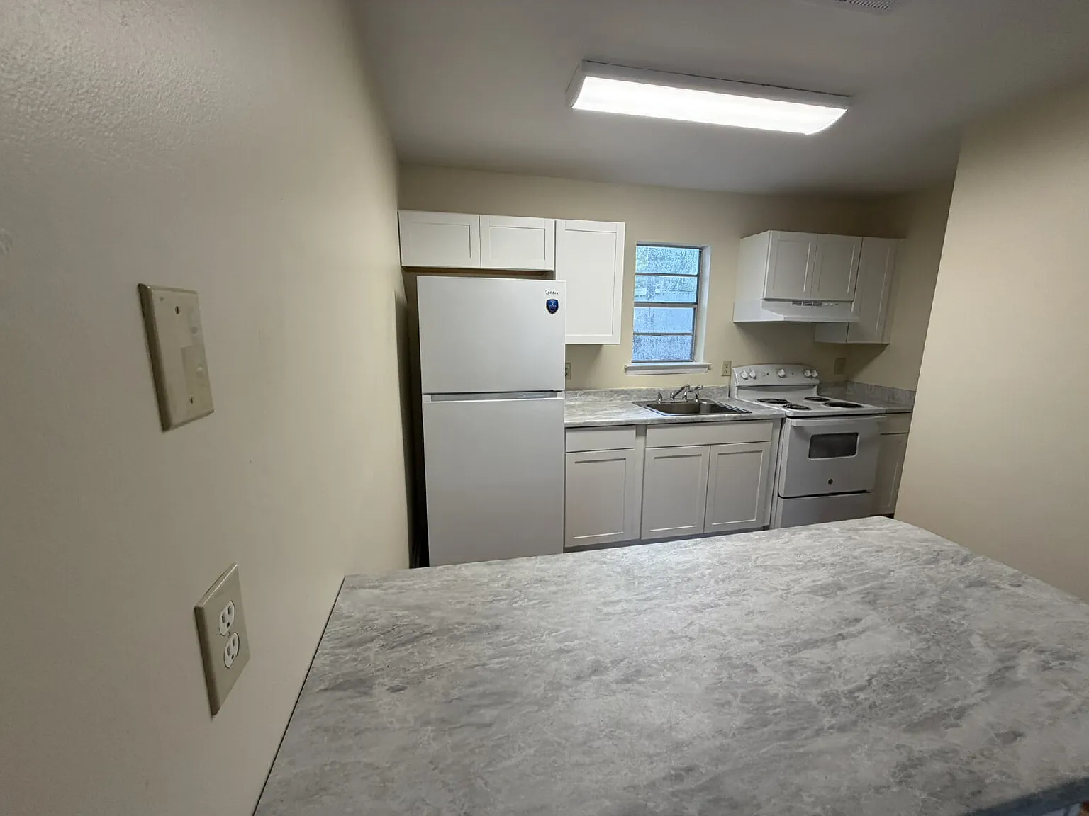 1 bed, 1.0 bath, 585 sqft, $875 — Photo 3