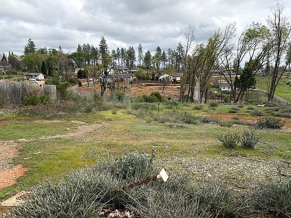4th image of 5684 Clara Ln