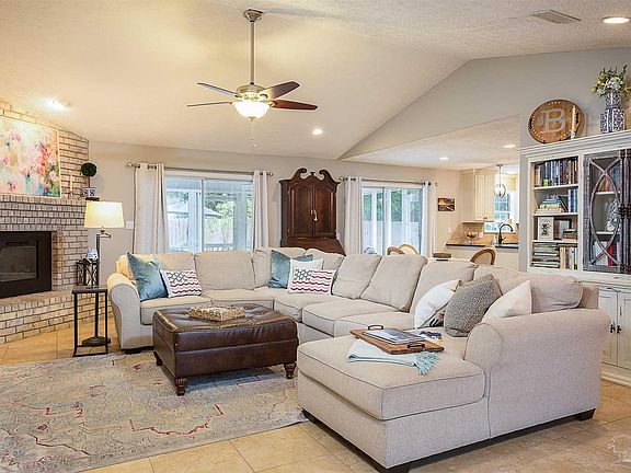 5th image of 3716 Tiger Point Blvd