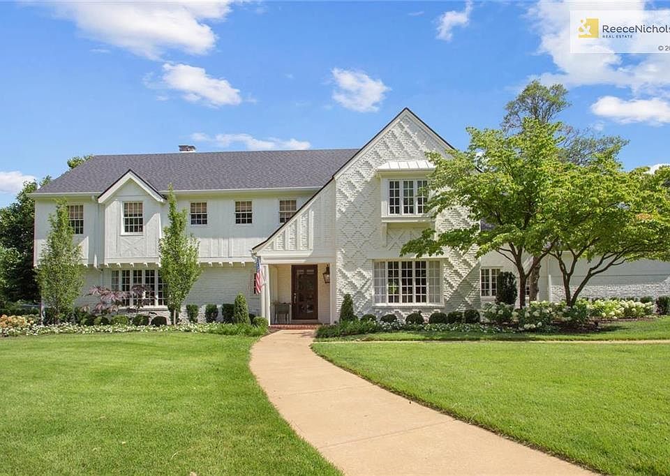 1230 W. 57th Street is a 5 bedroom, 5.2 bath completely renovated home on acre corner lot.