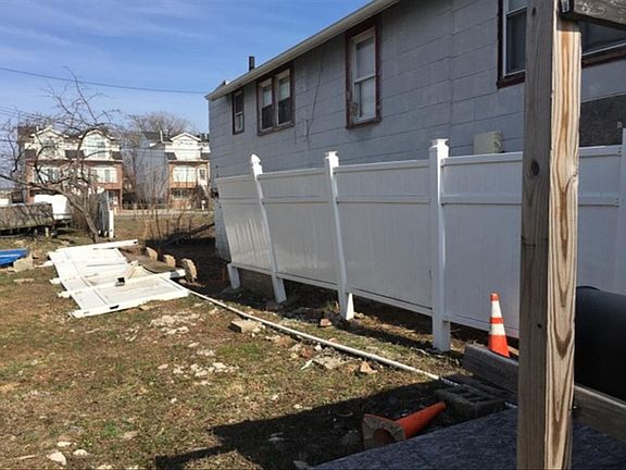 3rd image of 691 Seaver Ave