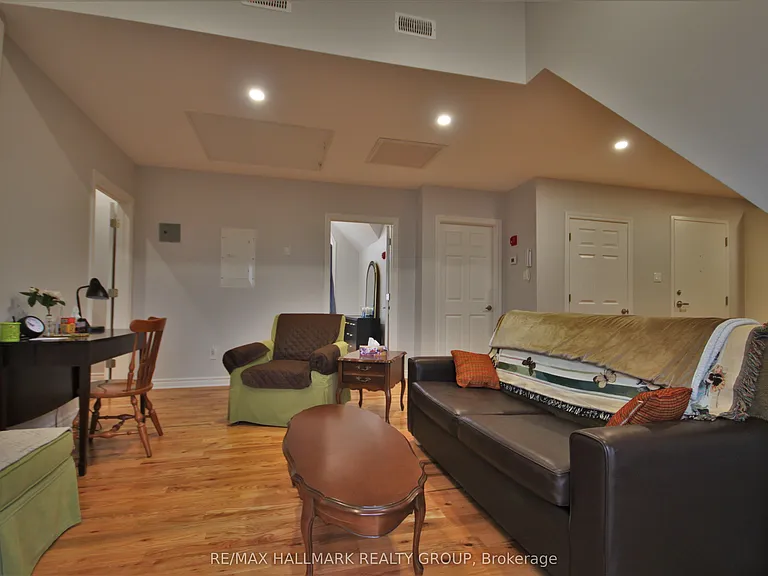 768 Usborne St #7 — Photo 11