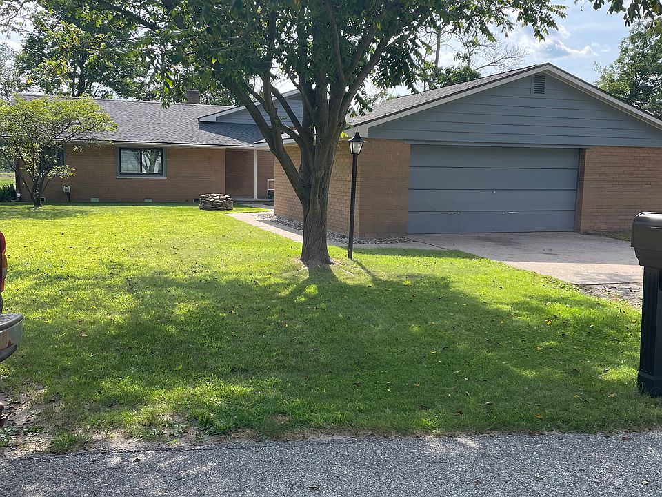 1st image of 2589 N Lakeview Dr