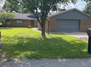 2589 N Lakeview Dr, Sanford, MI 48657