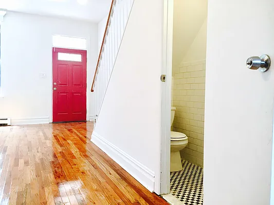 Rented by Remax Real Estate Professionals | media 28