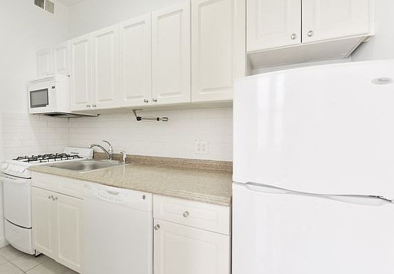 5th image of 783 Lexington Ave #3D