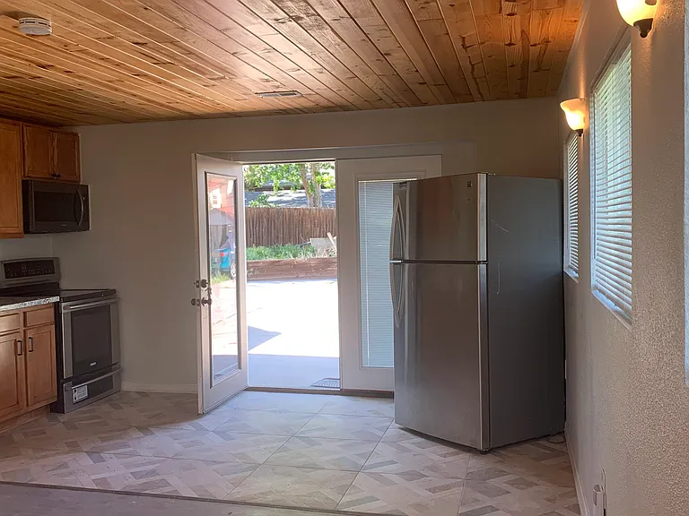 15895 S Golden Rd #B — Photo 6