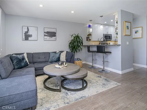 700 W La Veta Ave Unit O11, Orange, CA 92868