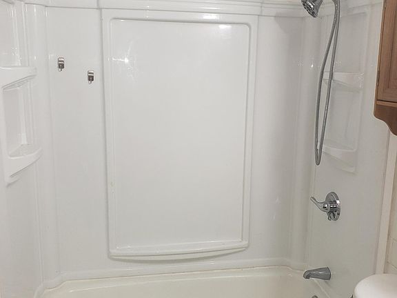 5th image of 27 Pine St #B