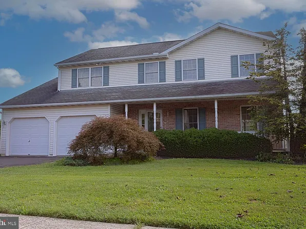 304 Cameron Dr, Douglassville, PA 19518