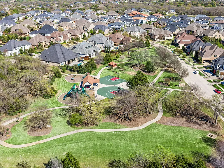 812 Lake Carillon Ln — Photo 34