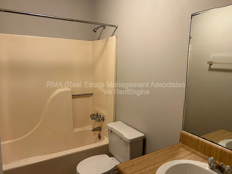 413 N Hill St #B — Photo 6