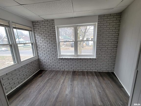 2nd image of 411 E Thrush Ave