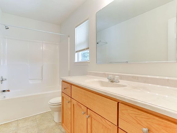 4th image of 2524 Strawberry Ln