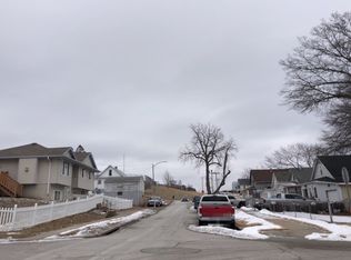 3212 W St, Omaha, NE 68107